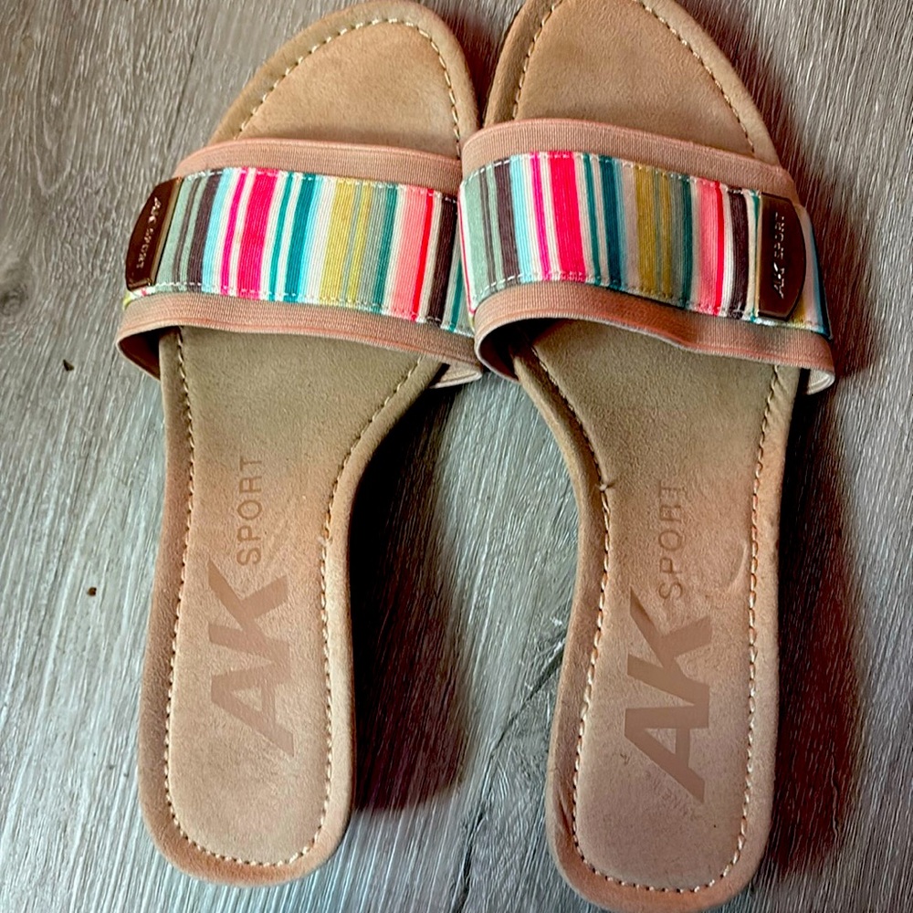 AK sport sandals good condition cute! Size 6 but fits me and I’m usually 6.5
